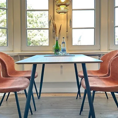 Luv &amp Lee, Whg 12 公寓